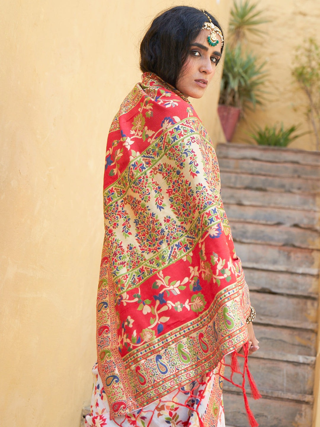 Janasya White Chanderi Silk Pashmina Woven Design Saree