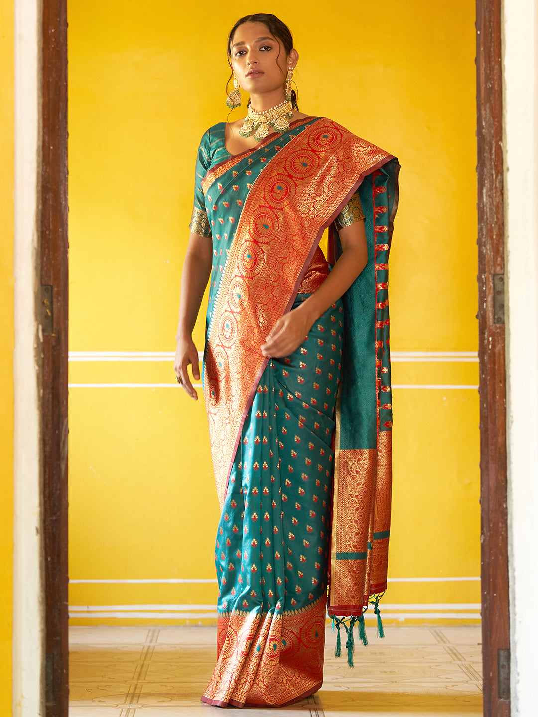 Janasya Green Silk Blend Woven Ethnic Motifs Woven Design Saree