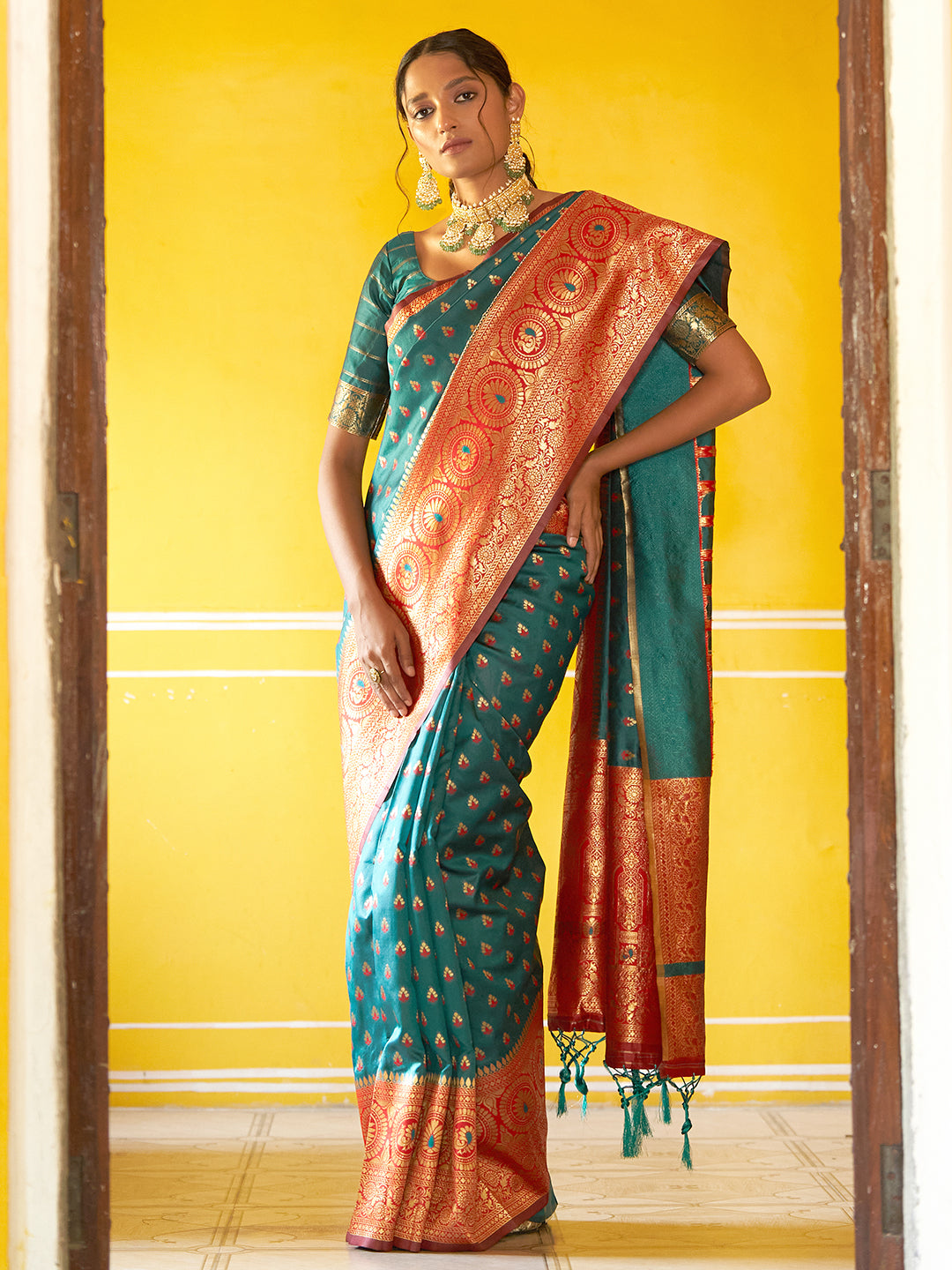 Janasya Green Silk Blend Woven Ethnic Motifs Woven Design Saree