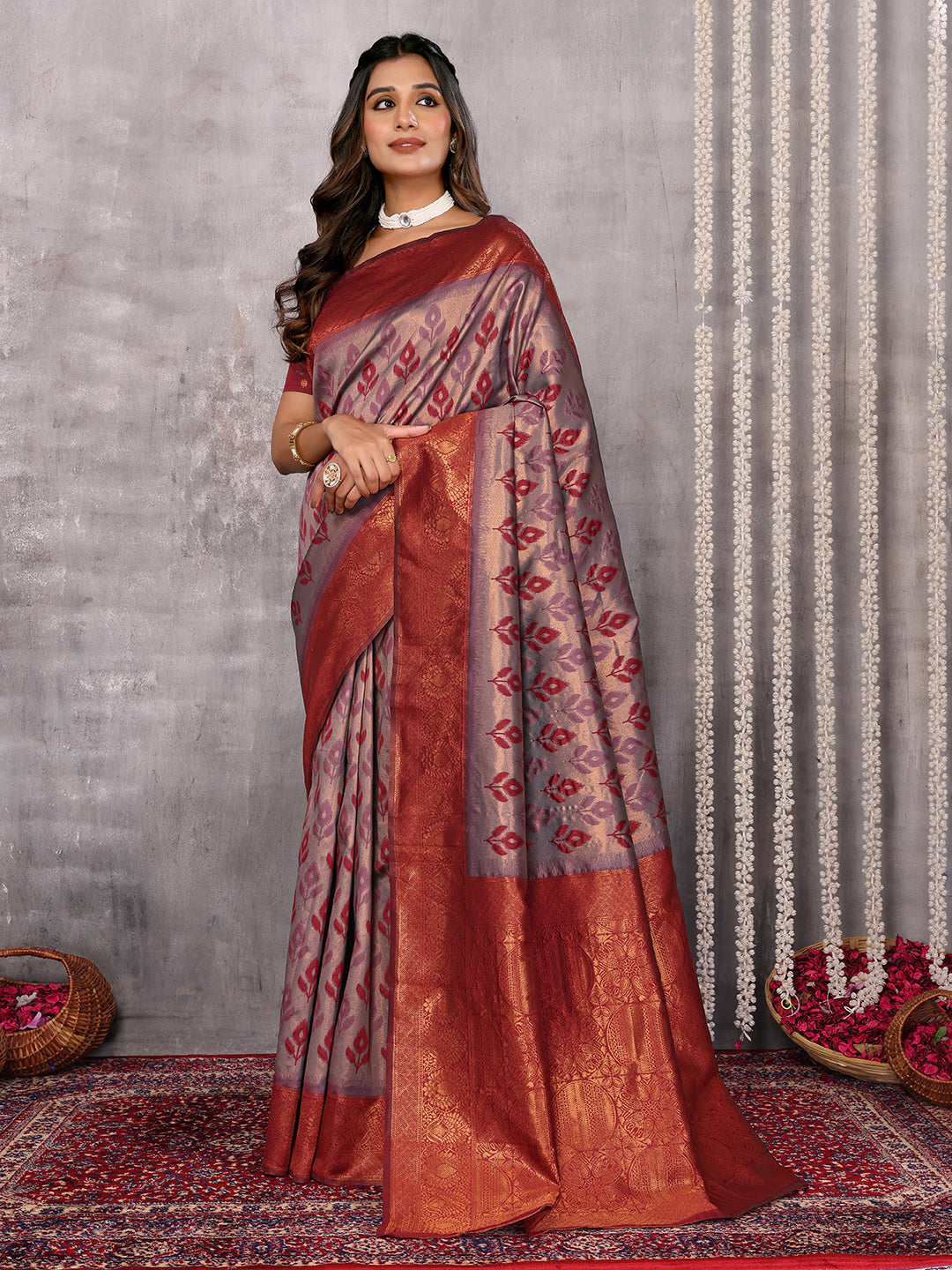 Janasya Grey & Maroon Silk Blend Ethnic Motifs Kanjivaram Saree