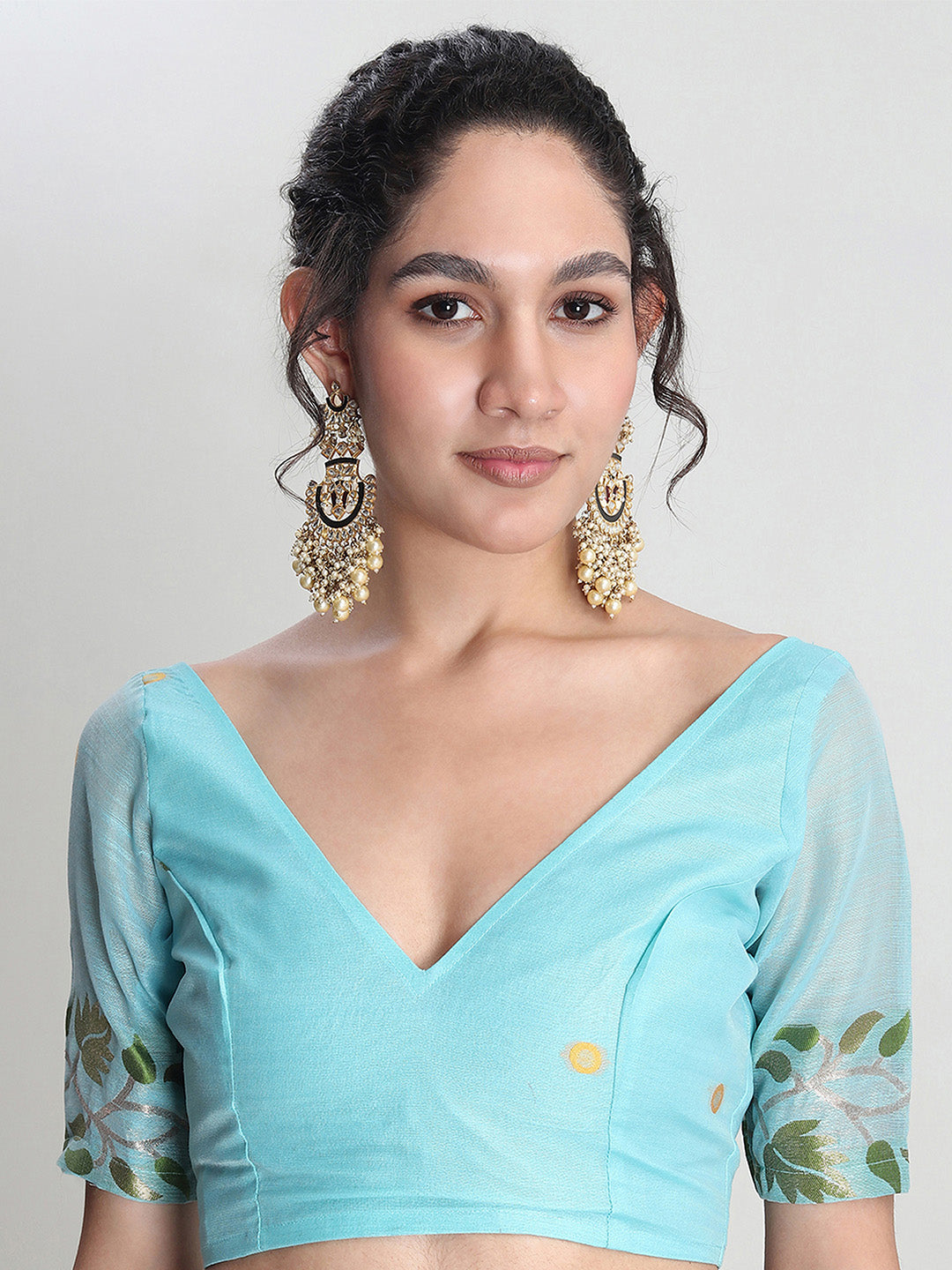 Janasya Sky Blue Silk Blend Floral Jacquard Saree