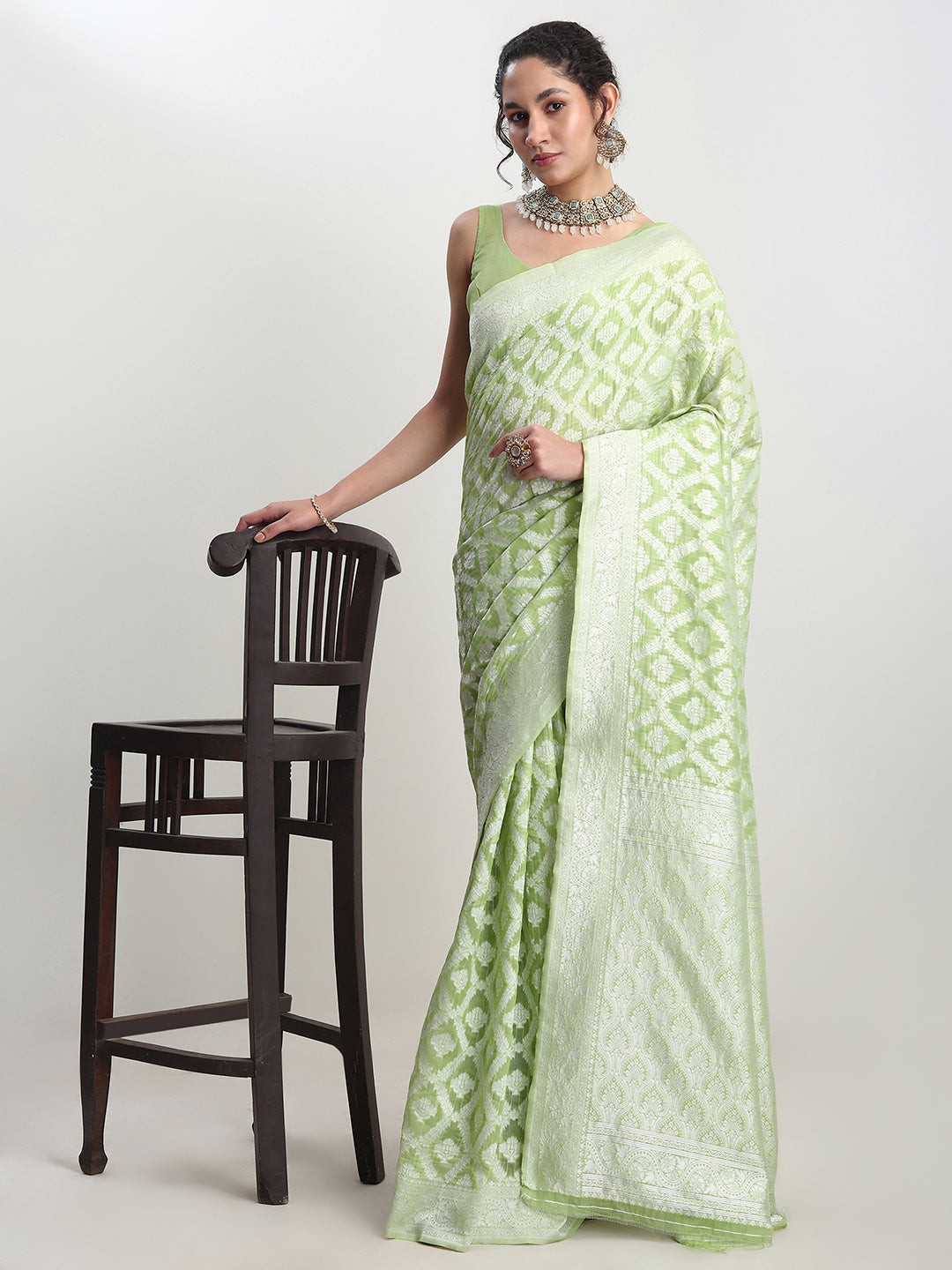 Janasya Light Green Silk Blend Floral Jacquard Saree