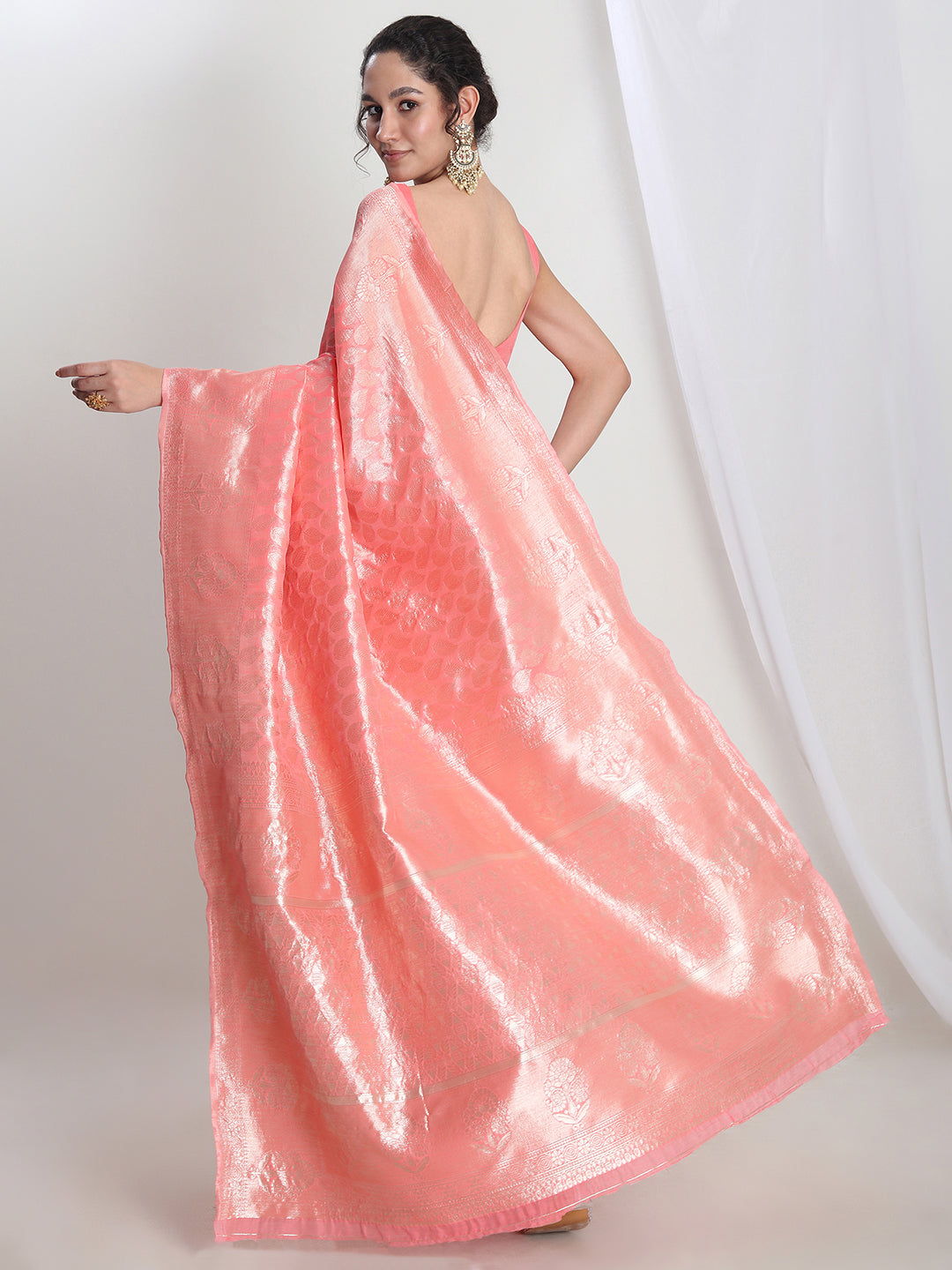 Janasya Peach Silk Blend Leaf Motifs Jacquard Saree