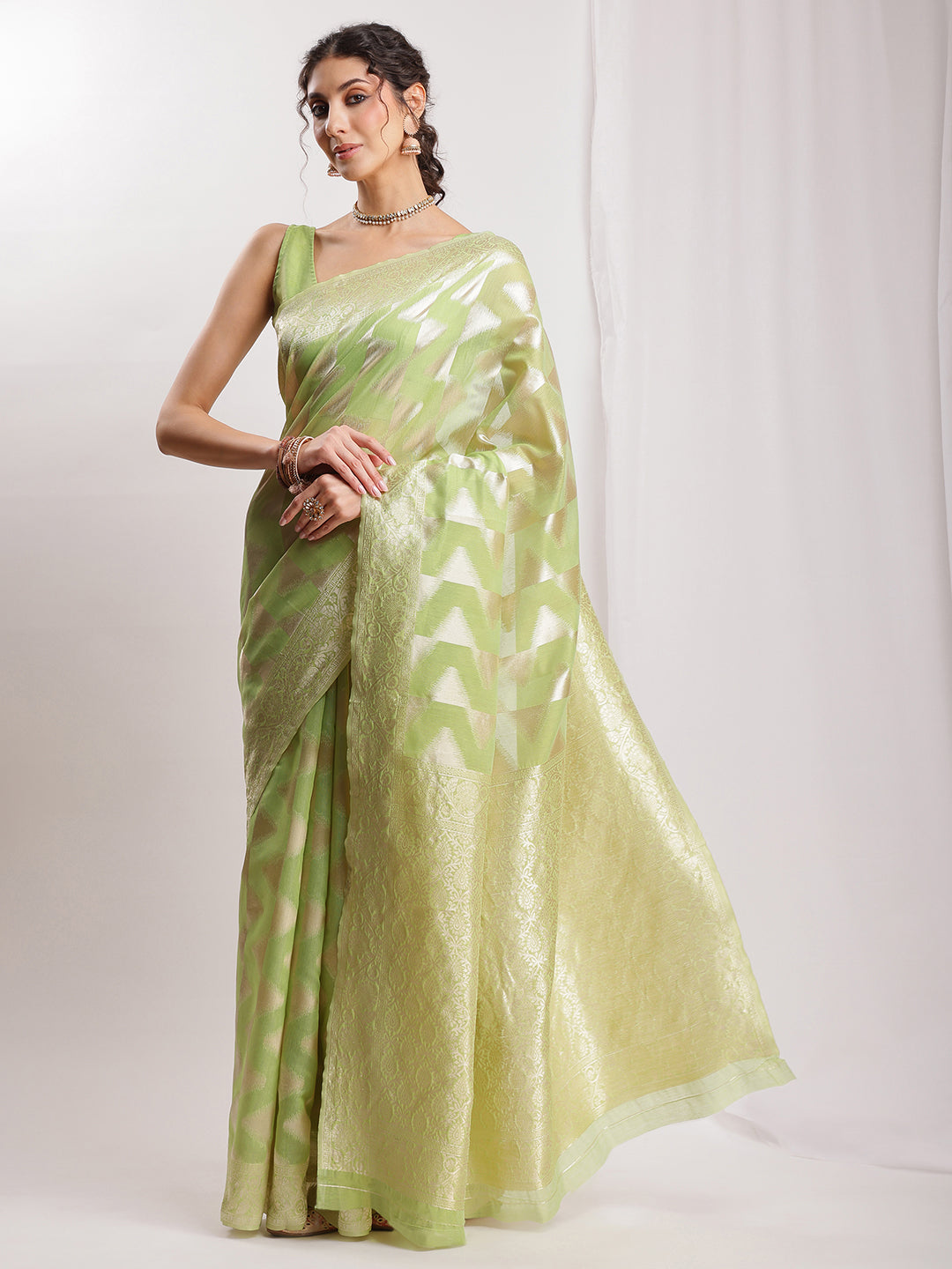 Janasya Navy Blue Silk Blend Geometric Jacquard Saree