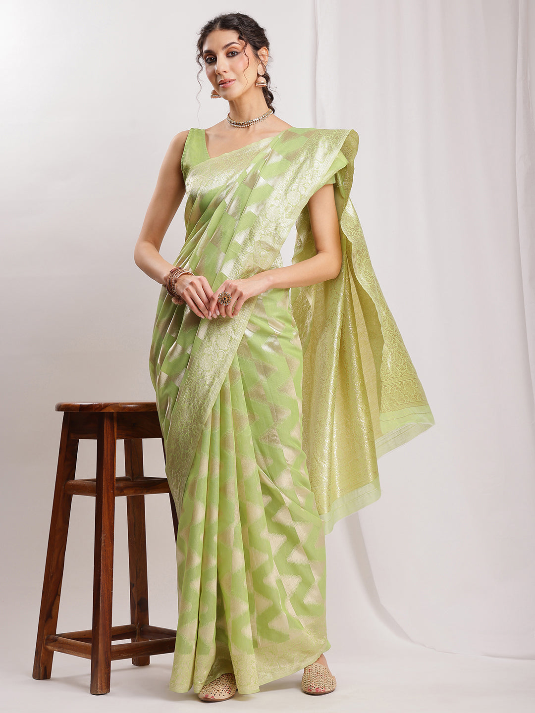 Janasya Navy Blue Silk Blend Geometric Jacquard Saree