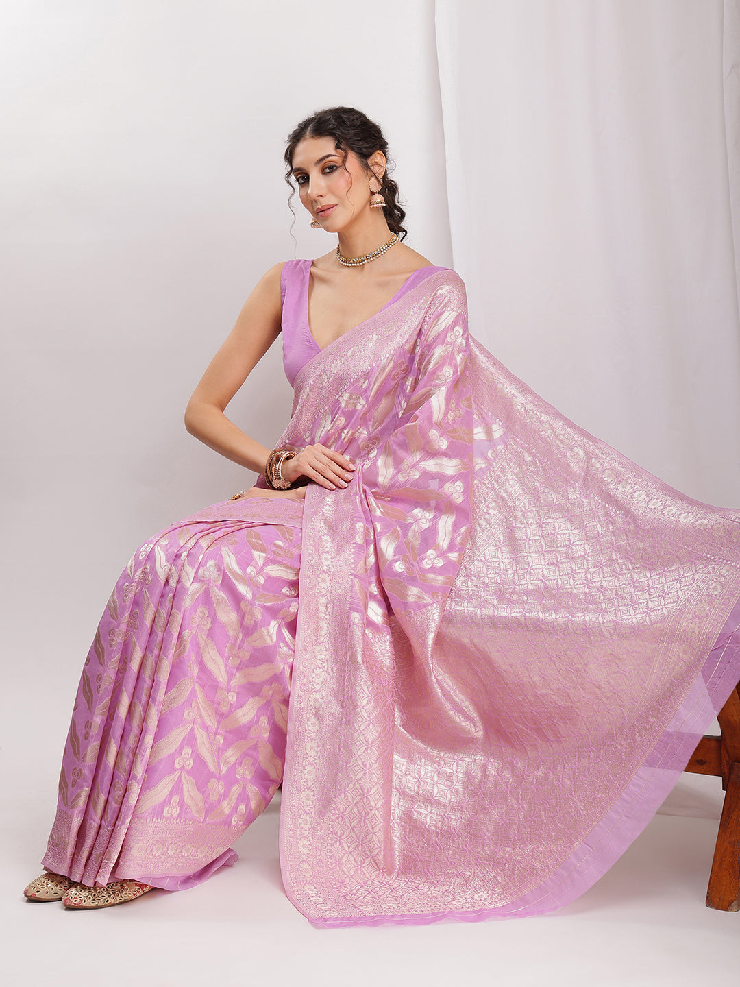 Janasya Lavender Silk Blend Floral Jacquard Saree