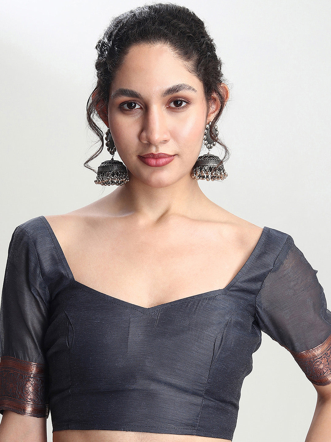 Janasya Dark Grey Silk Blend Floral Jacquard Saree