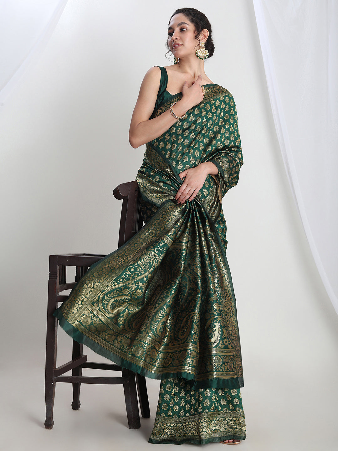 Janasya Dark Green Silk Blend Floral Jacquard Saree