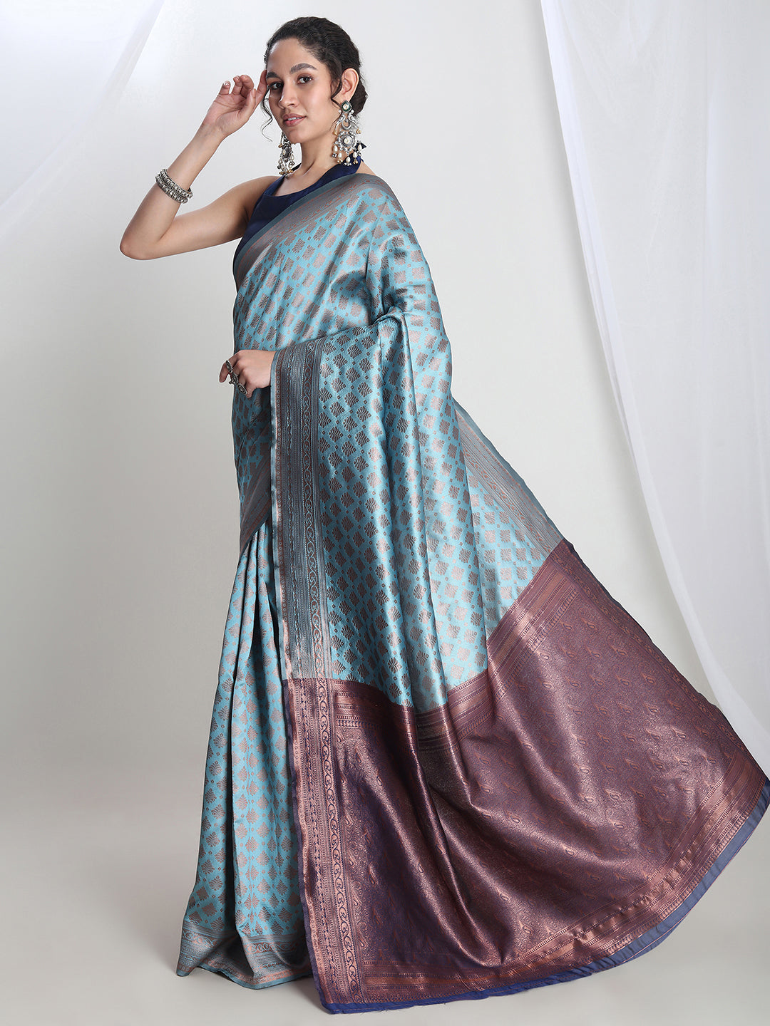 Janasya Light Blue Silk Blend Ethnic Motifs Jacquard Saree