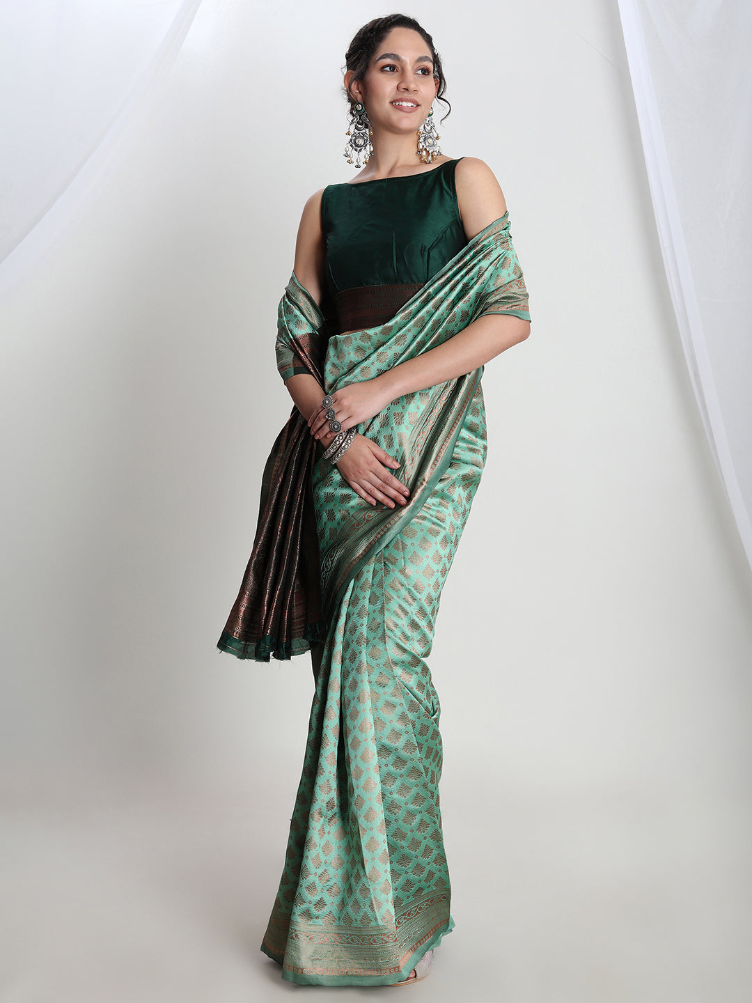 Janasya Light Green Silk Blend Ethnic Motifs Jacquard Saree