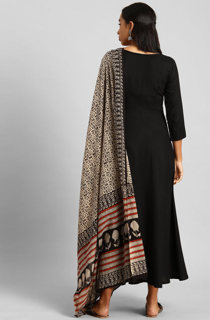 Janasya Women's Black Rayon Solid Kurta With Dupatta