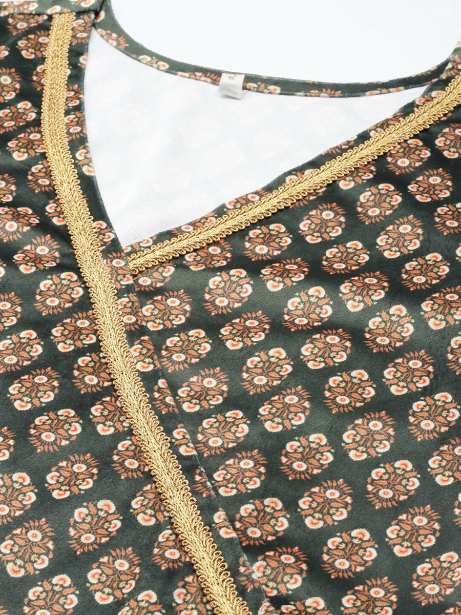 Ahalyaa Women Green & Cream-Coloured Floral Printed Velvet Kurta