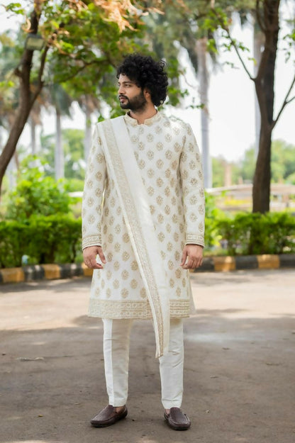 Iysian Silver Sherwani Set by Hilo Design