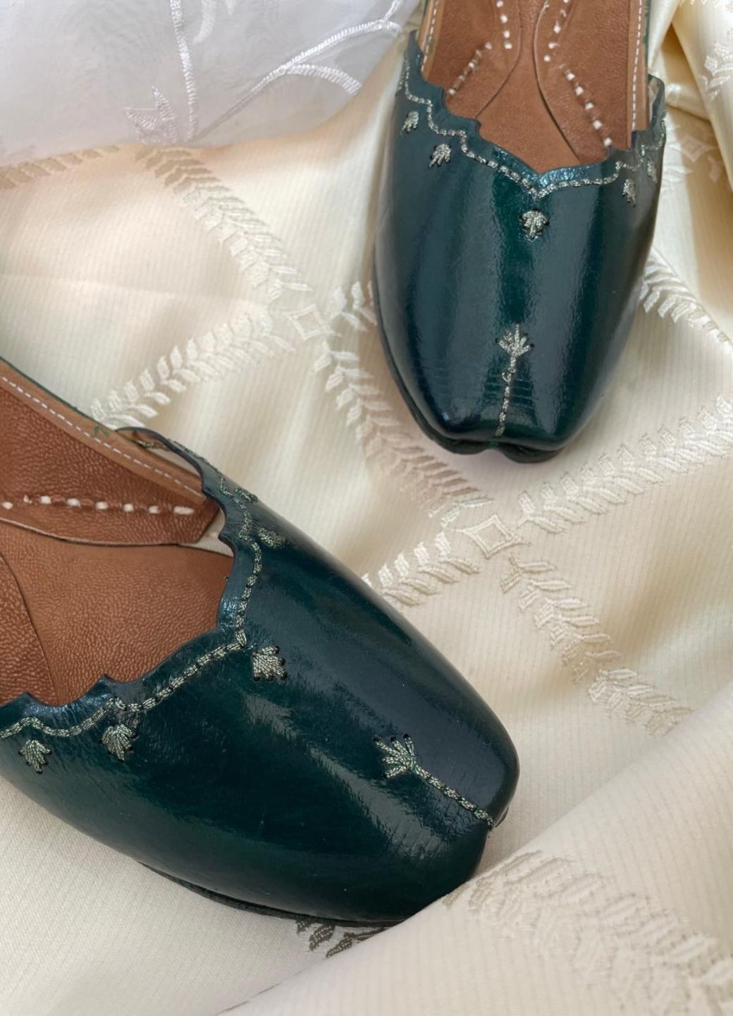 Desi Colour Women Indian Ethnic Footwear-Green Elegance