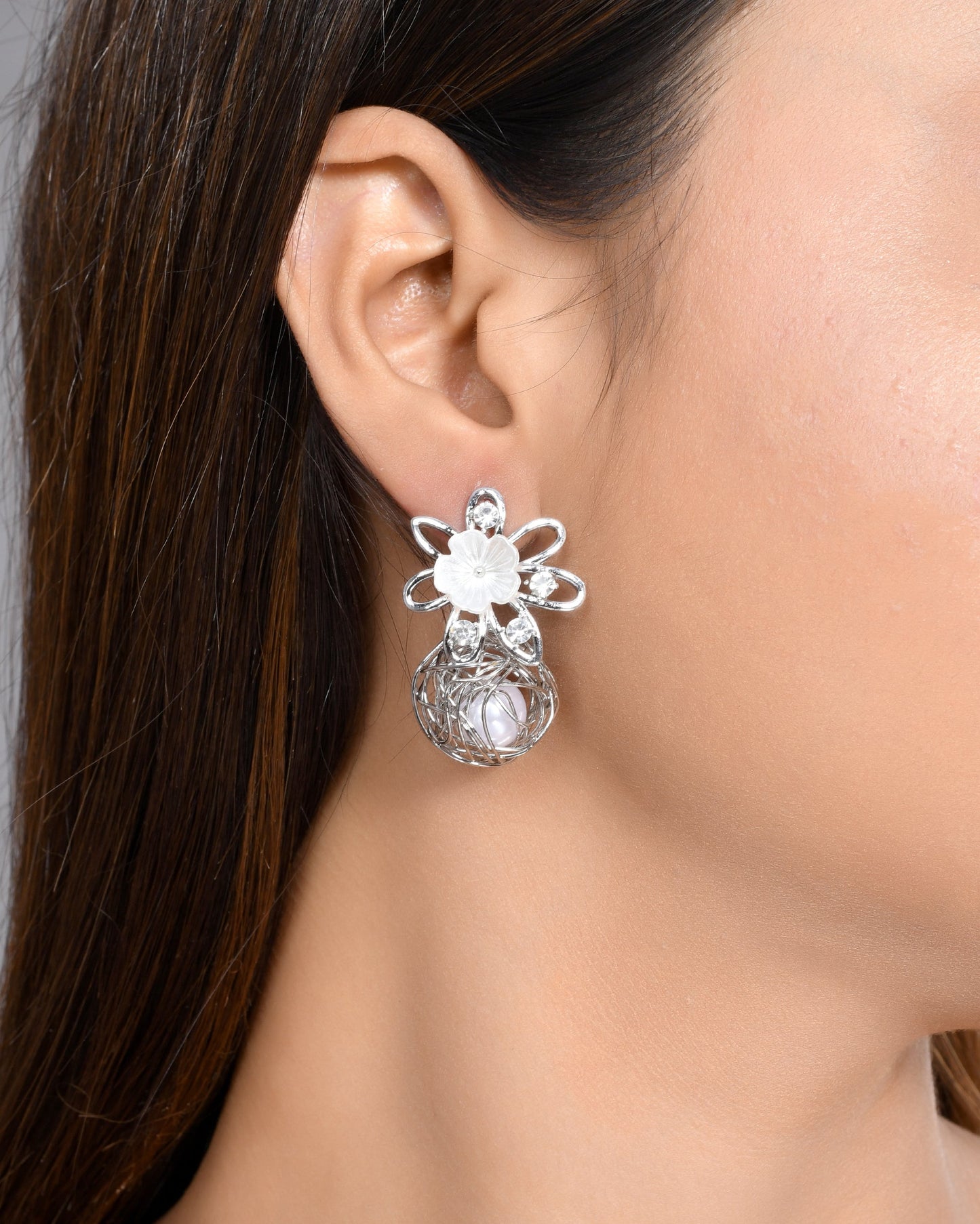 VOJ Women Silver Plated Flower Peral Studs Earrings