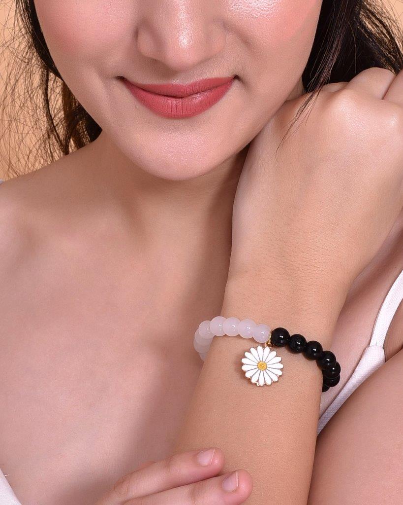 VOJ Black White Beads White Flower Elastic Bracelet