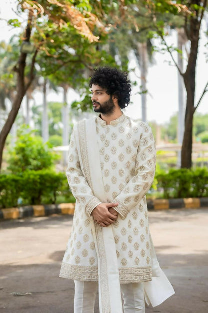 Iysian Silver Sherwani Set by Hilo Design