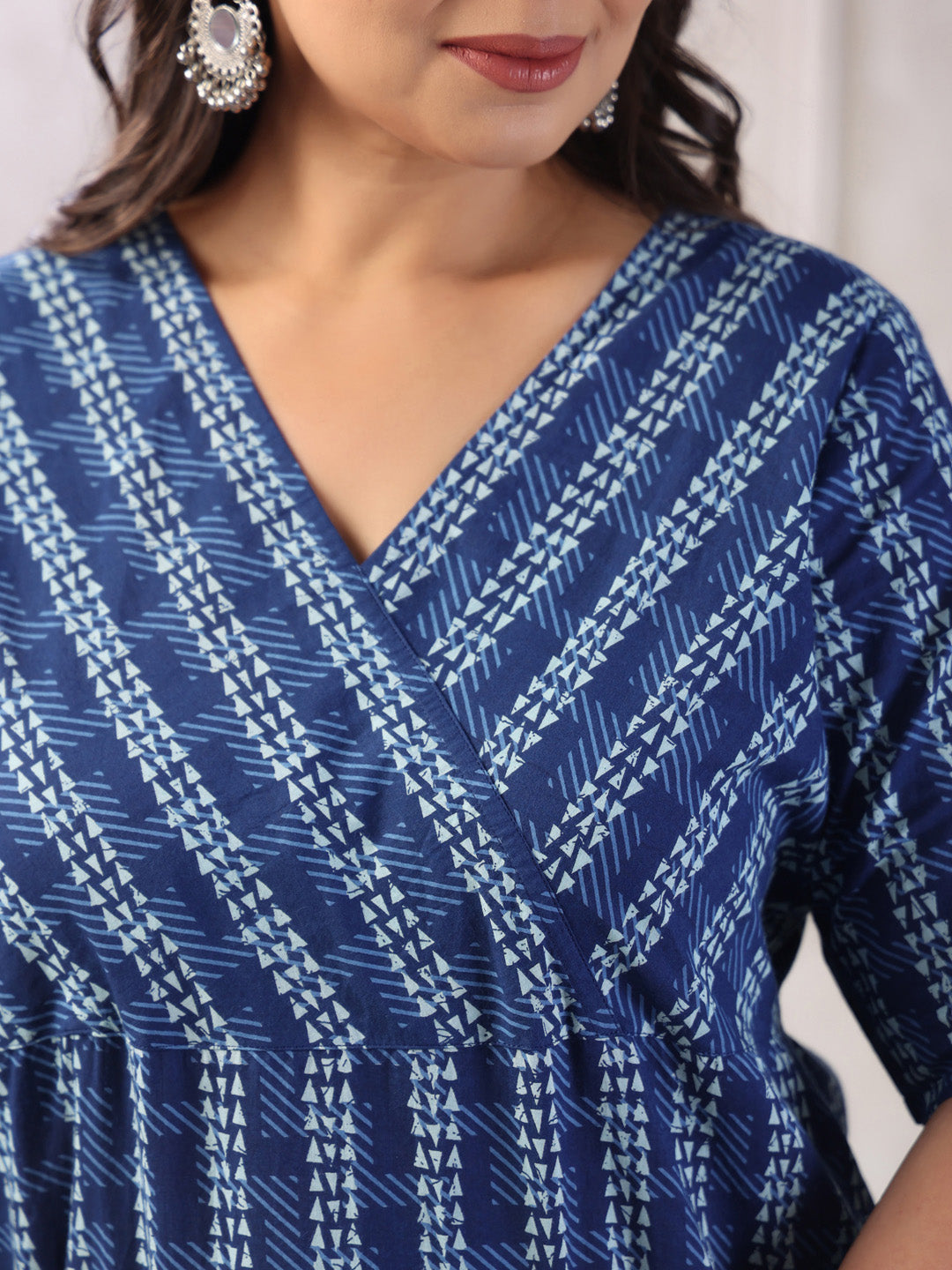 Janasya Dark Cotton Geometric Straight Kurta