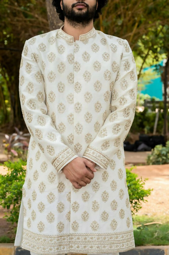 Iysian Silver Sherwani Set by Hilo Design