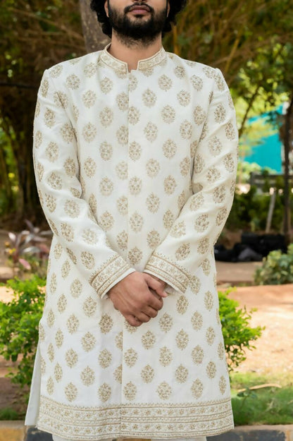 Iysian Silver Sherwani Set by Hilo Design