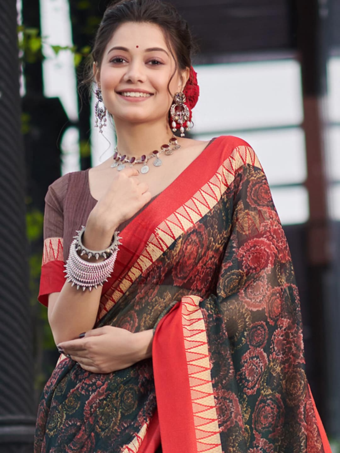 Saree Mall Floral Printed Linen Blend Block Print Sarees