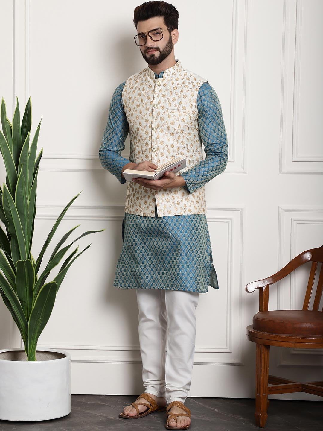 Sojanya Men Blue Ethnic Motifs Kurta with Pyjamas & Nehru Jacket