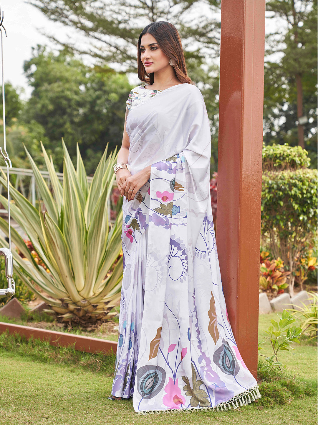 Tikhi Imli White Floral Printed Saree