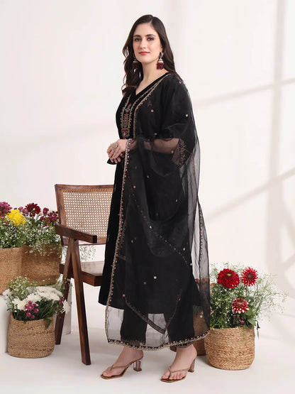 Yufta Black Straight Embroidery Kurta And Trouser With Dupatta Set