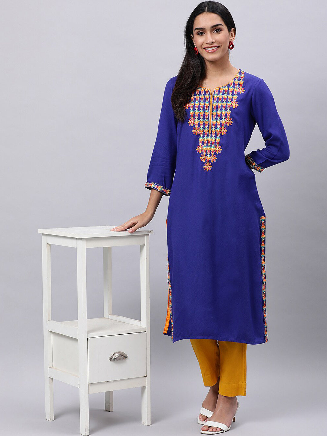 Souchii Women Beautiful Ethnic Motifs Yoke Design Mirror Work Kurta