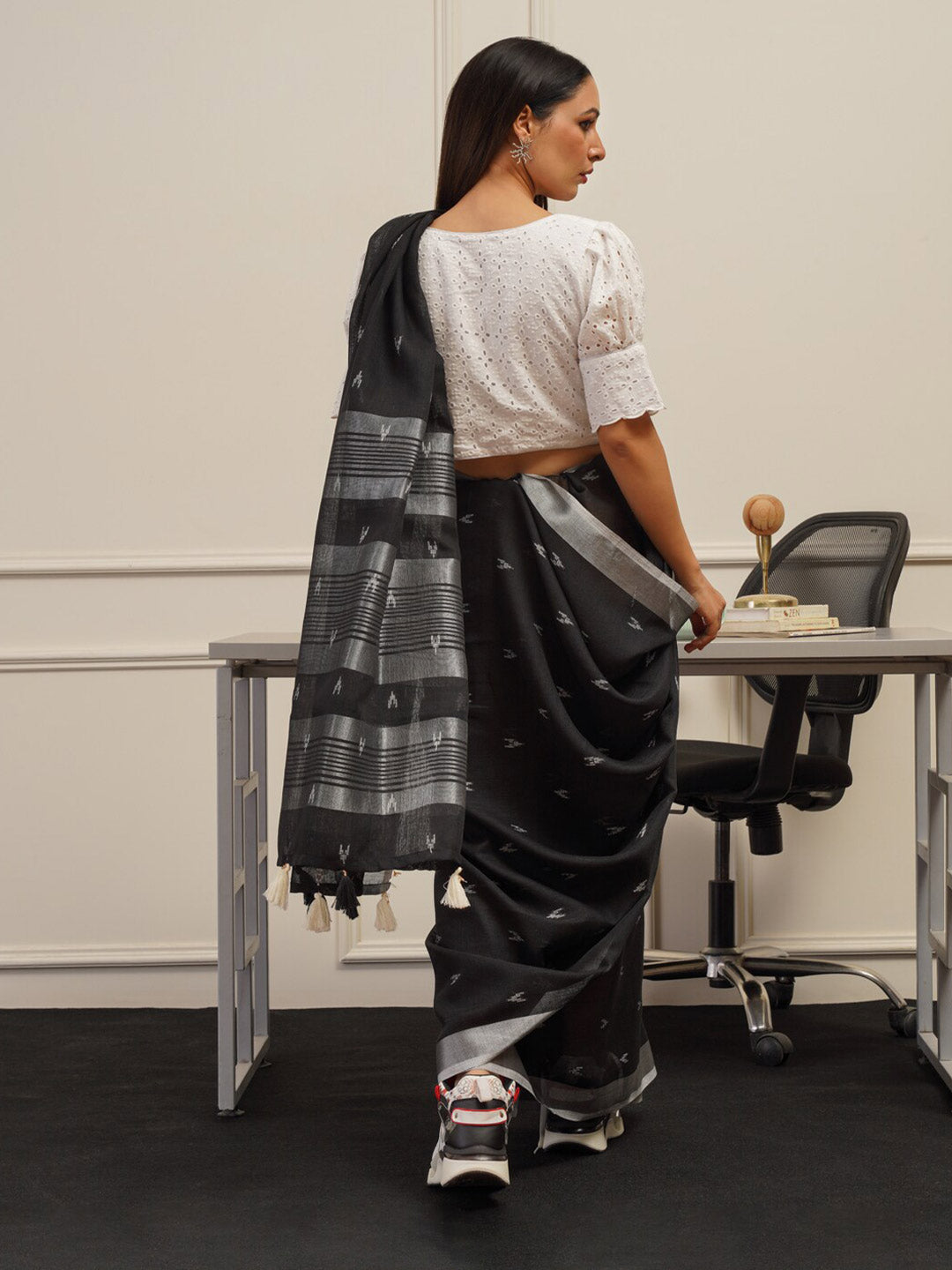 Tikhi Imli Ethnic Motifs Saree