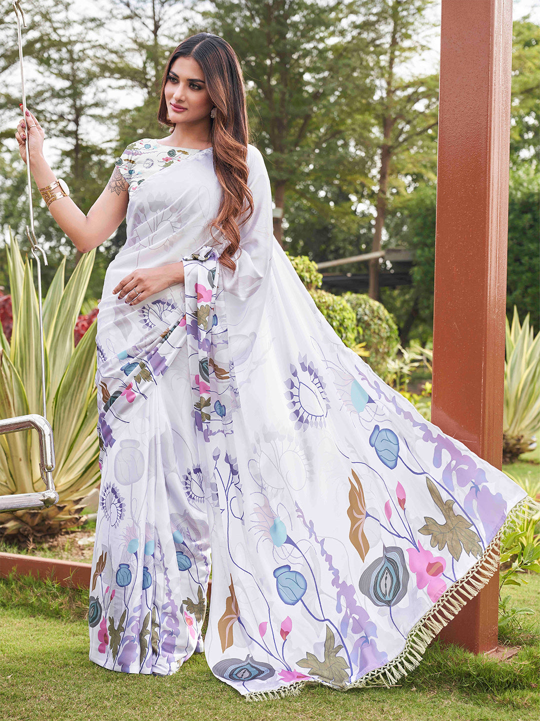 Tikhi Imli White Floral Printed Saree