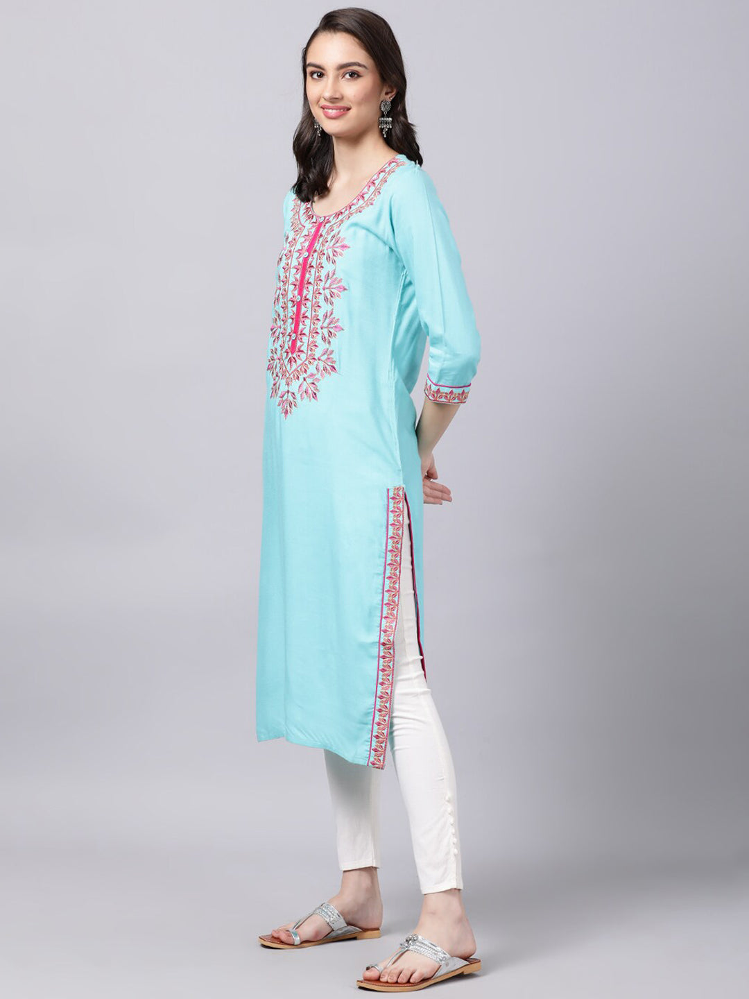 Souchii Women Blue & Pink Embroidered Round Neck Straight Kurta