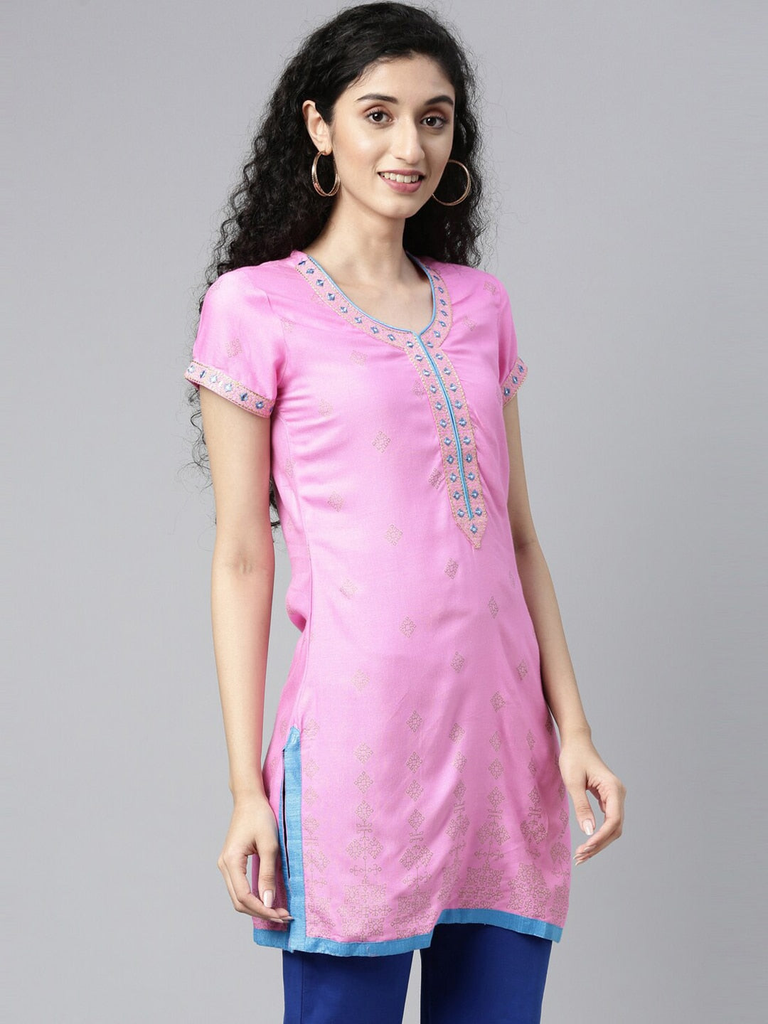 Souchii Pink Embroidered Pastels Kurta