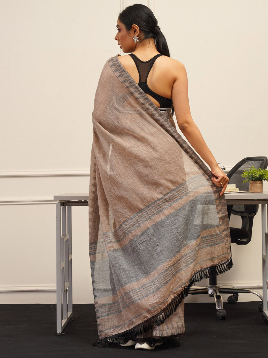 Tikhi Imli Brown Printed Woven Design Saree