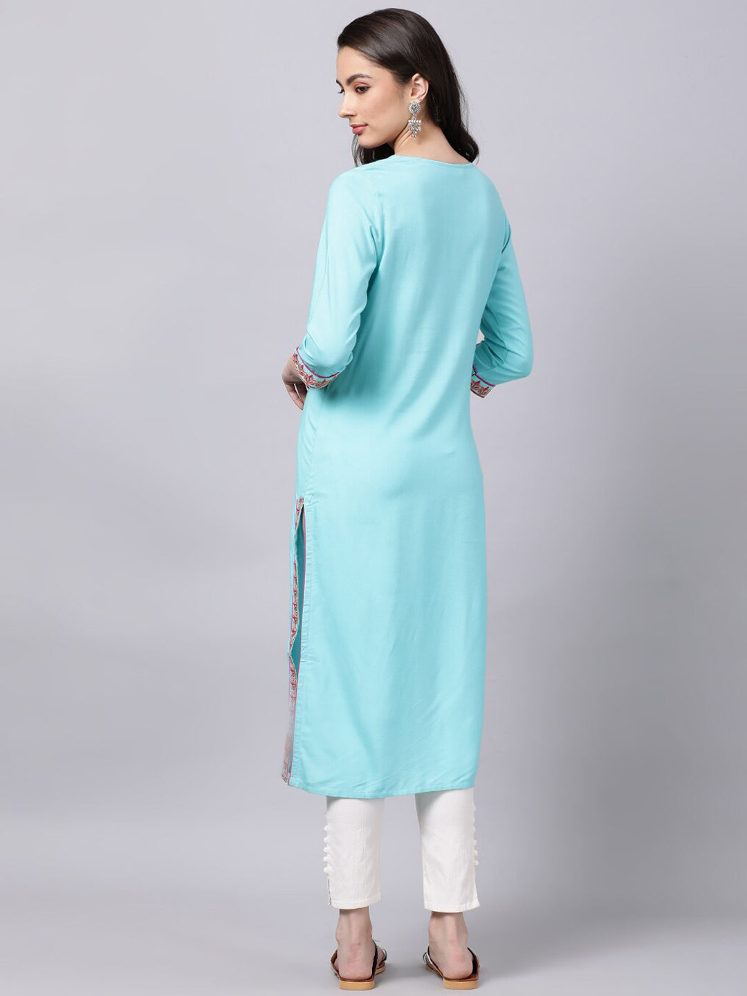 Souchii Women Blue & Pink Embroidered Round Neck Straight Kurta
