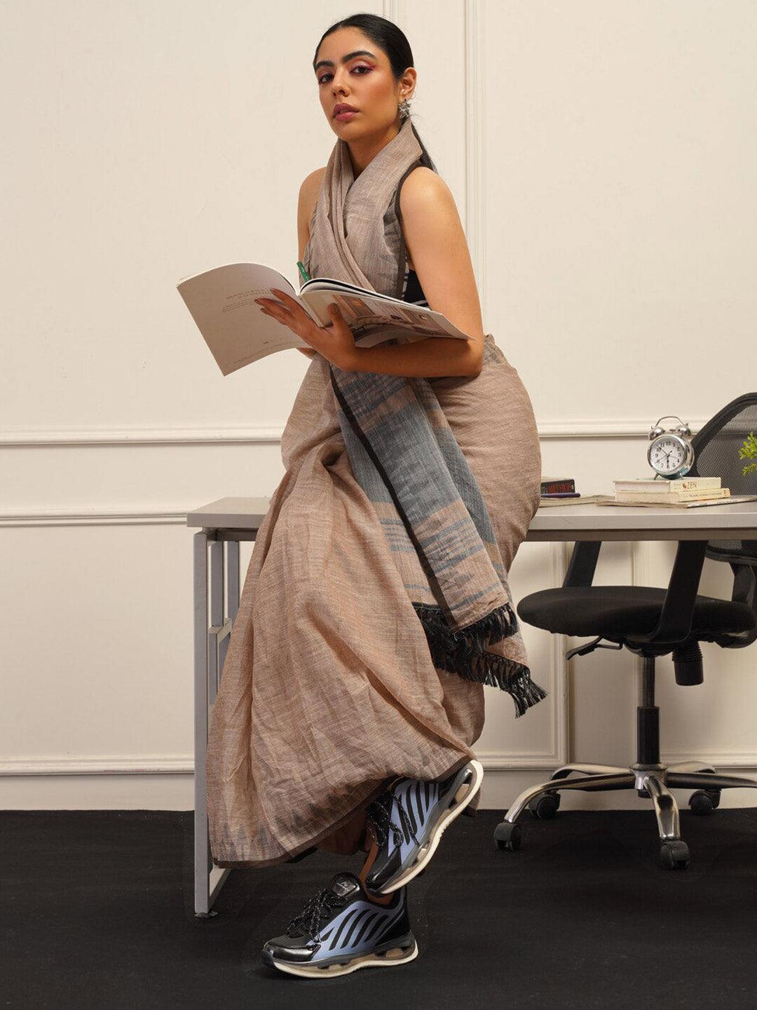 Tikhi Imli Brown Printed Woven Design Saree