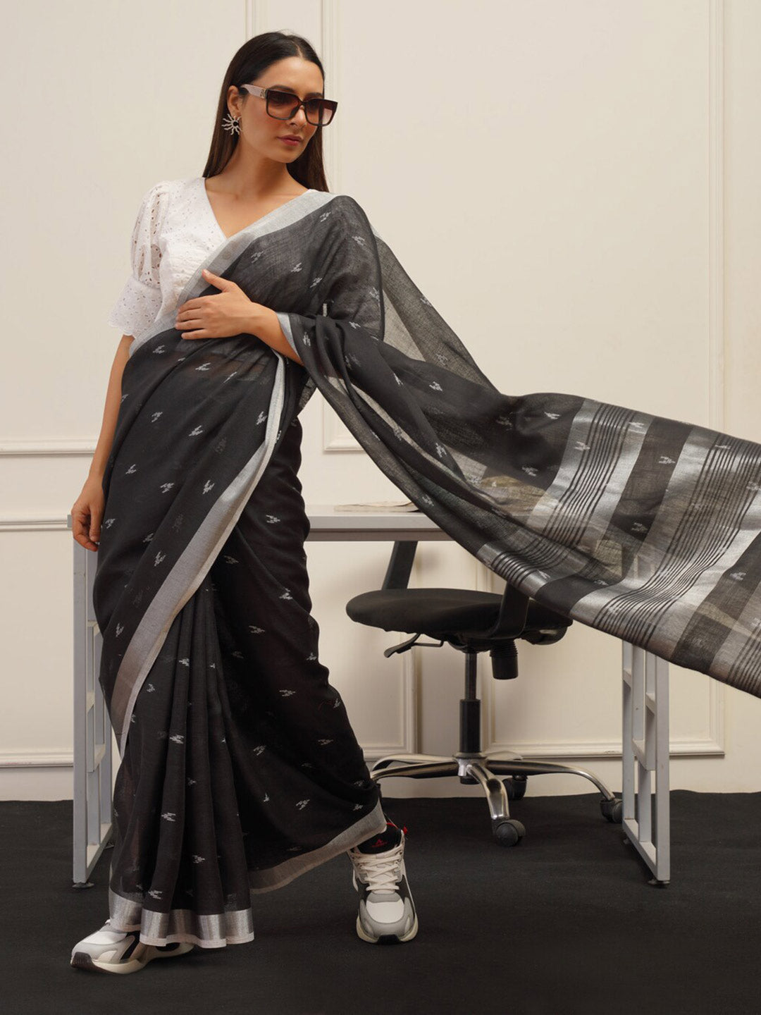Tikhi Imli Ethnic Motifs Saree