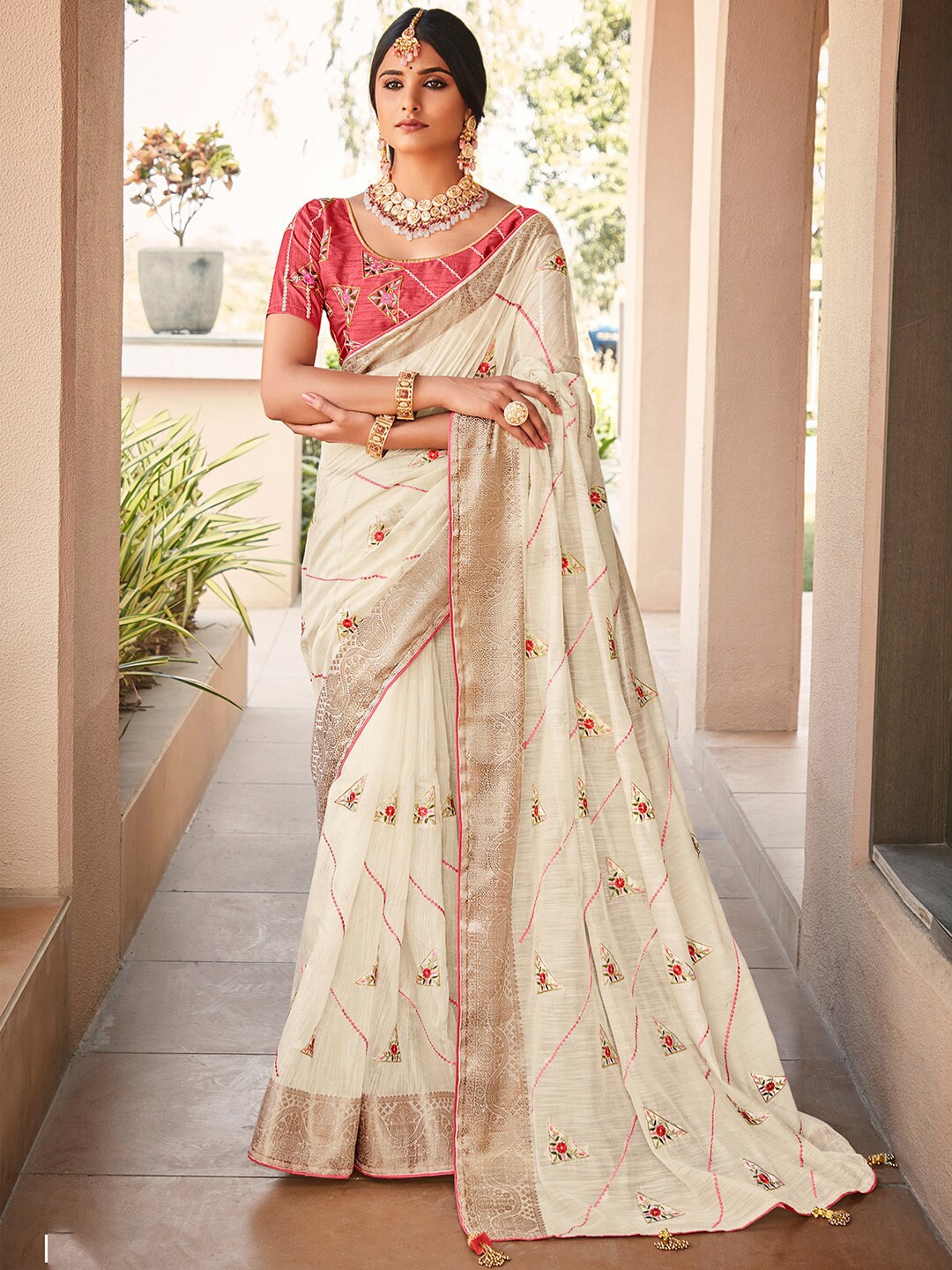 Saree Mall Floral Embroidered Sequin Embellished Zari Saree
