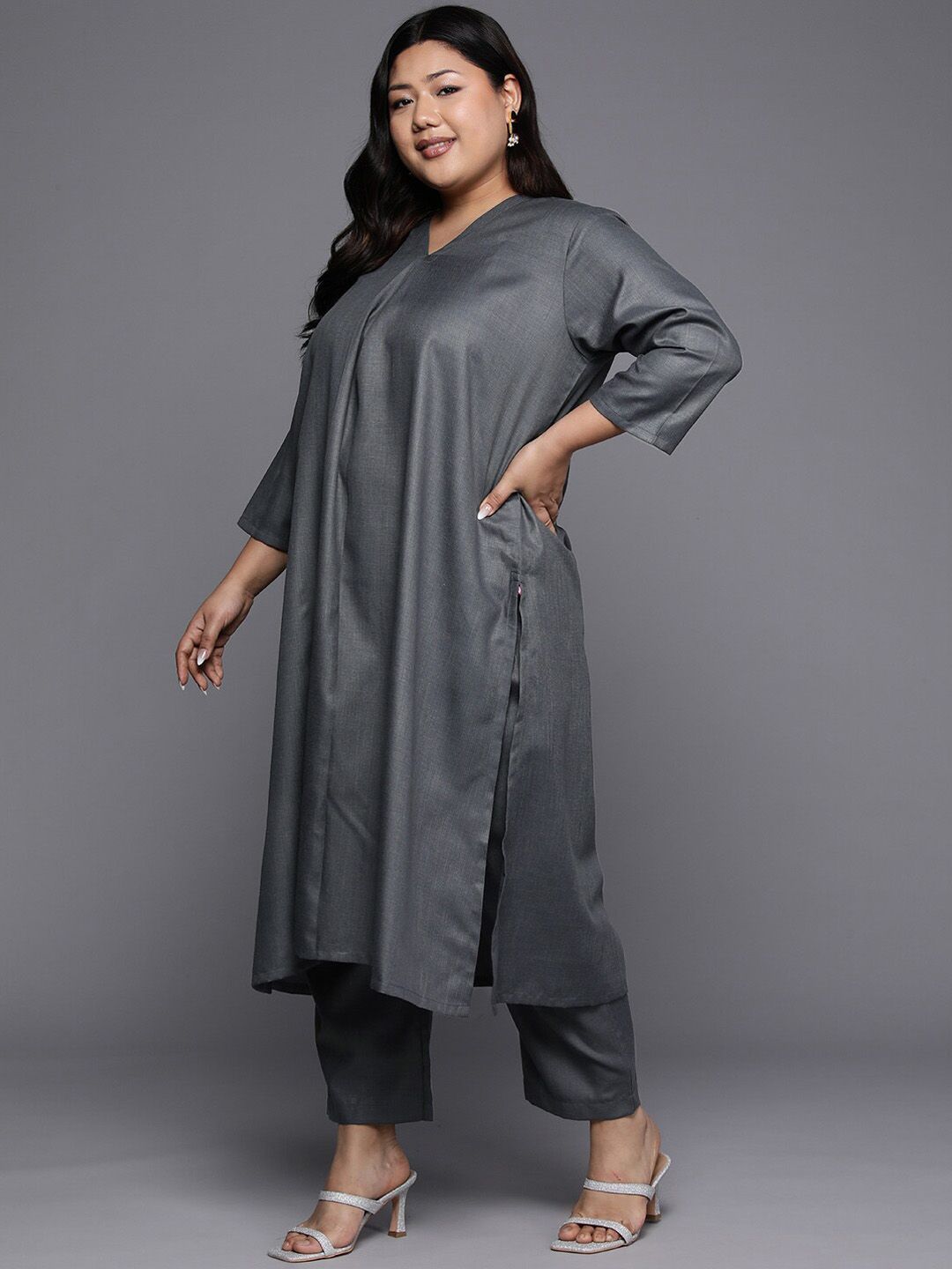 Sztori Long Sleeves V-Neck Cotton Regular Kurta with Trousers