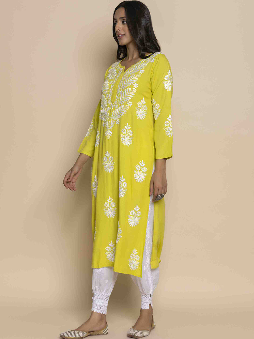 HOUSE OF KARI Floral Embroidered Chikankari Straight Kurta