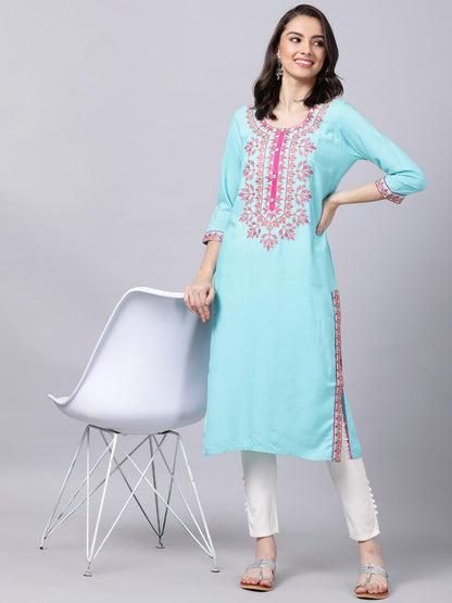 Souchii Women Blue & Pink Embroidered Round Neck Straight Kurta
