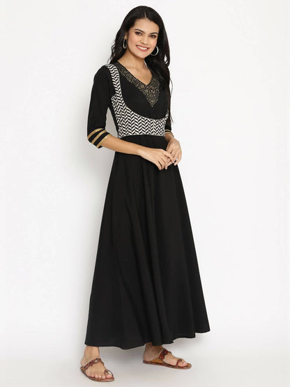 Ahalyaa Women's Black Crepe Printed Kurta