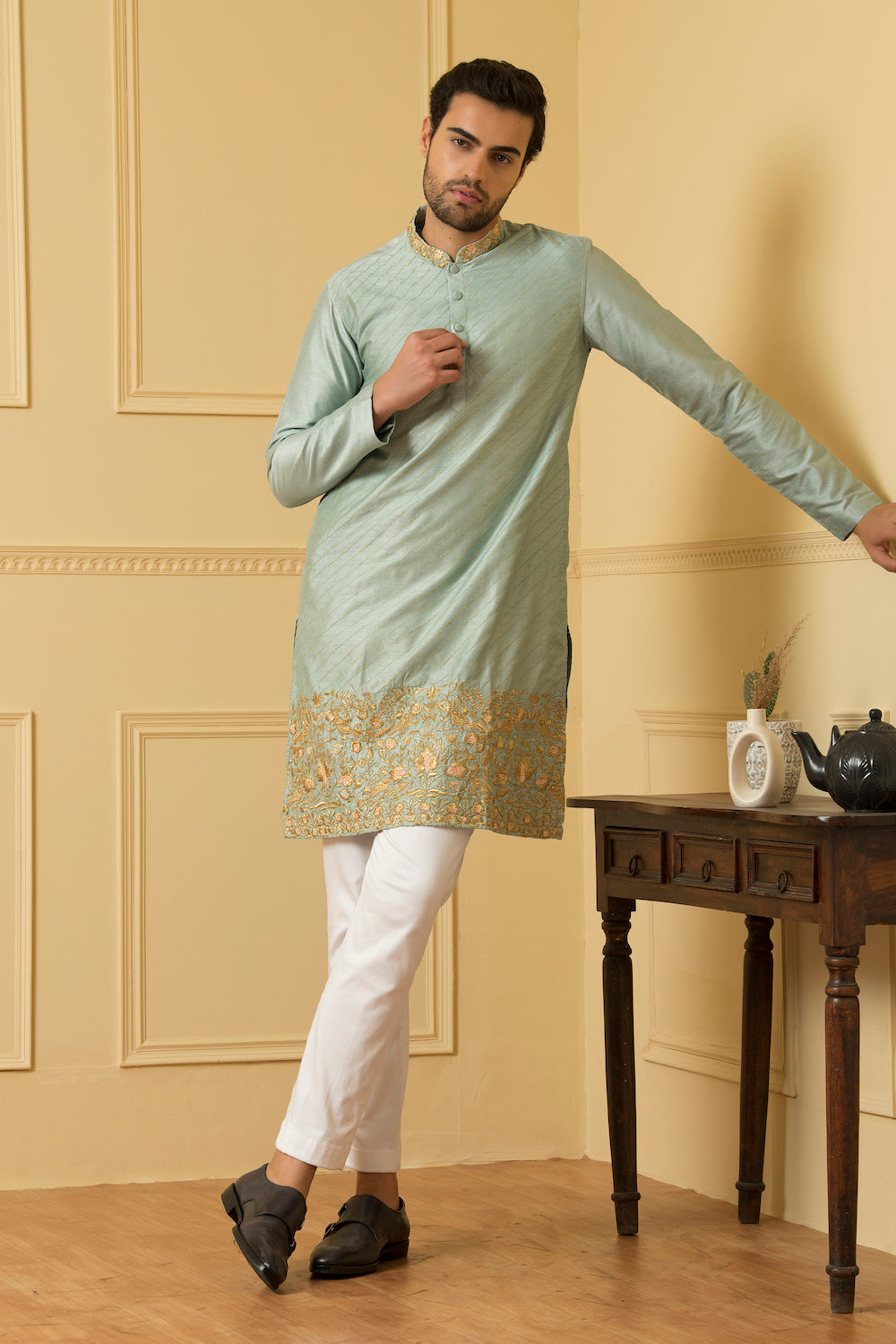 Floral Motif Zari Work Kurta by Hilo Design