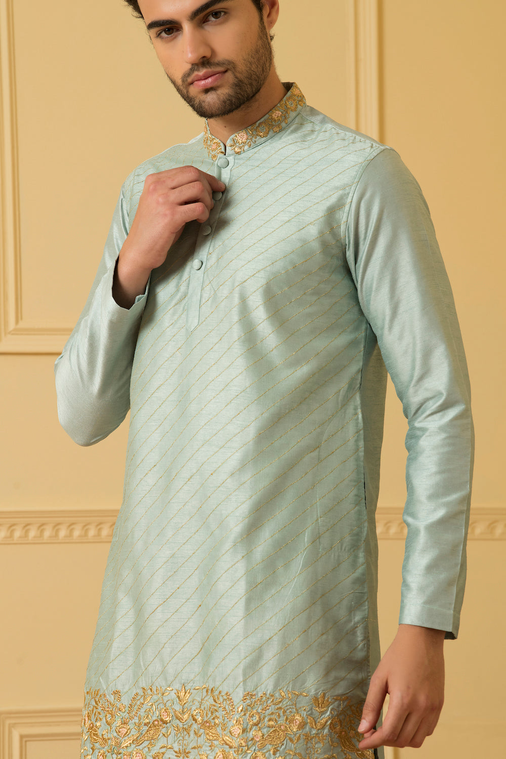 Floral Motif Zari Work Kurta by Hilo Design