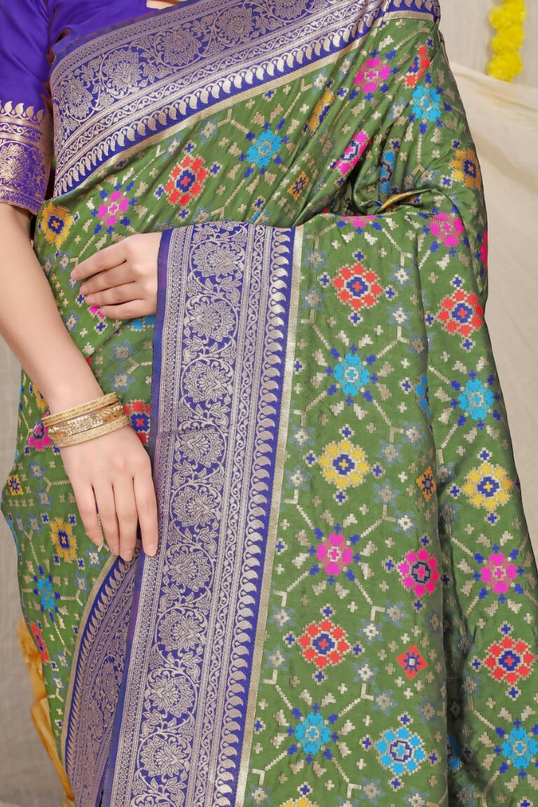 Jyoti Fashion Women's Green Patola Silk Zari Woven Saree with Blouse