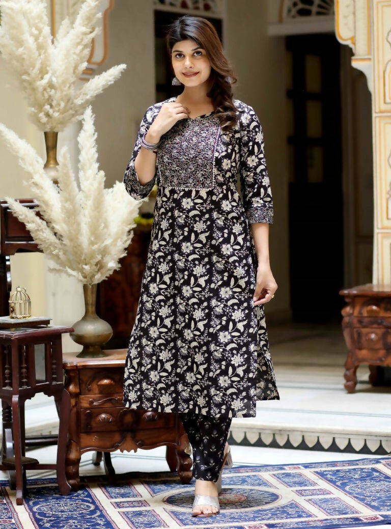 Miravan Women's Embroidered Kurta In Sweet-Heart Neck With Black Straight Palazzo
