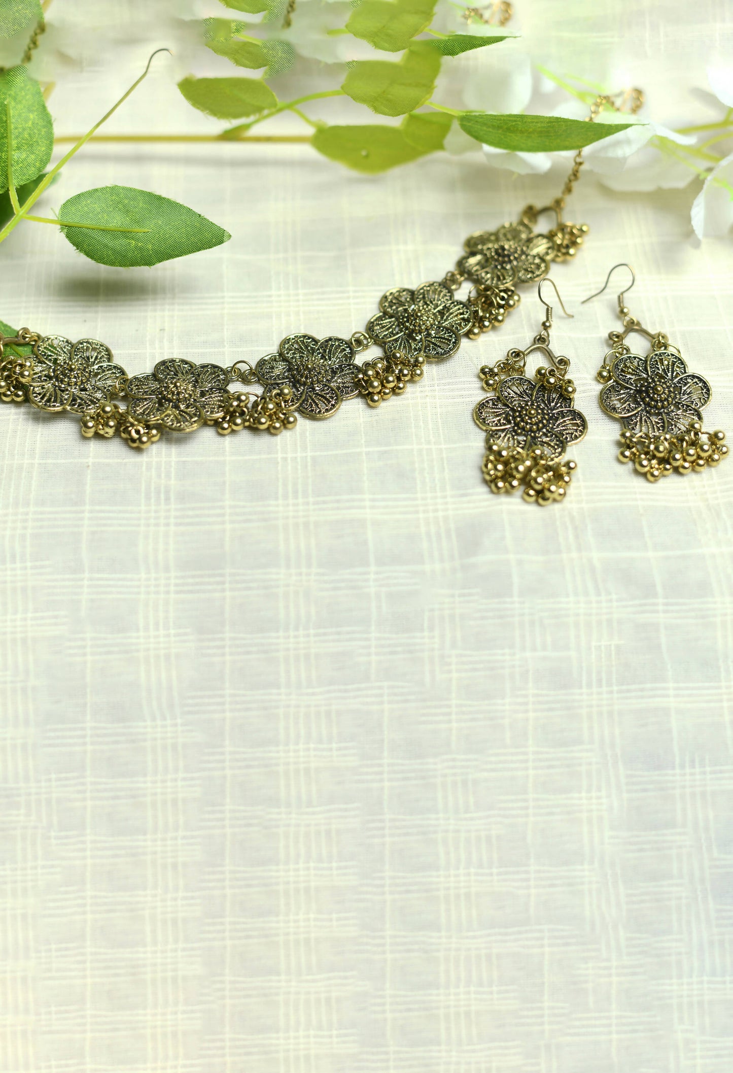Mominos Fashion Johar Kamal Golden-Plated Brass Finish Floral Desgin Choker For Women