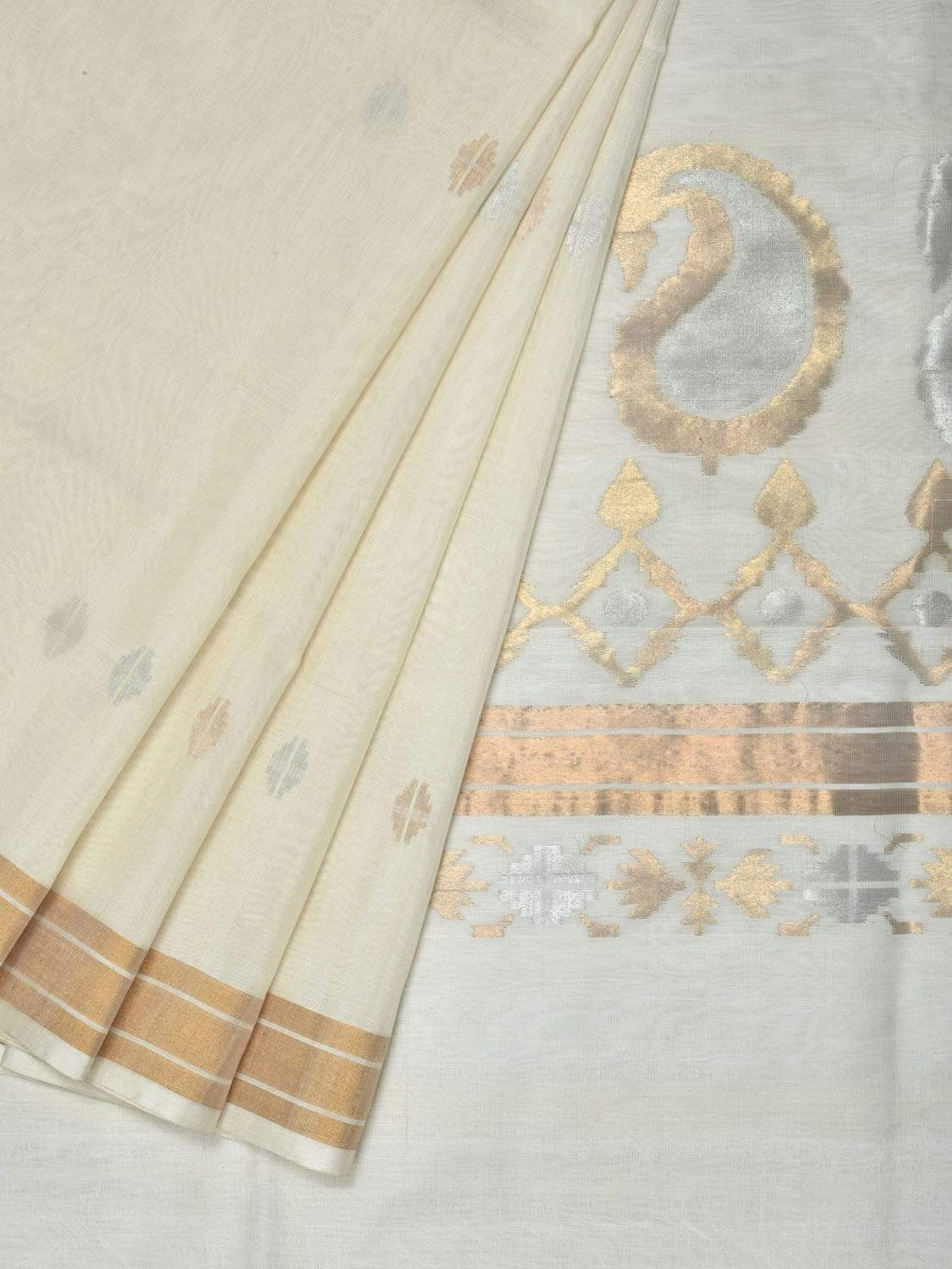 White Uppada Cotton Handloom Saree with Mango Design Pallu - Global Threads